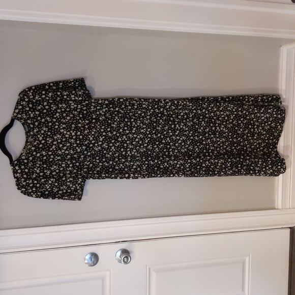 Maternity Black Ditsy Floral Ruched Sleeve Tiered Midi Dress - Picture 1 of 4